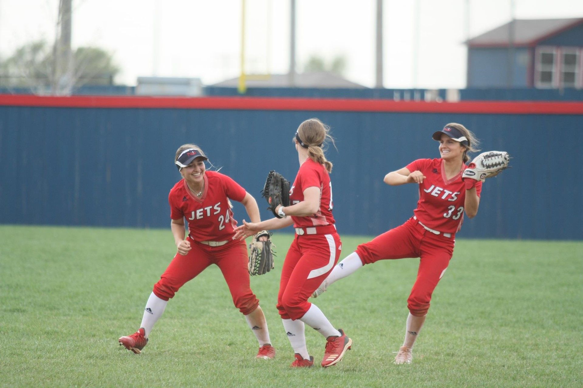 Softball closes season out with win over Tigers