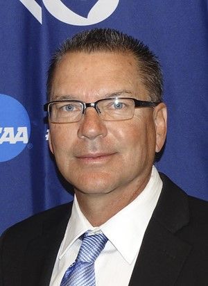 Former men’s basketball coach to be honored