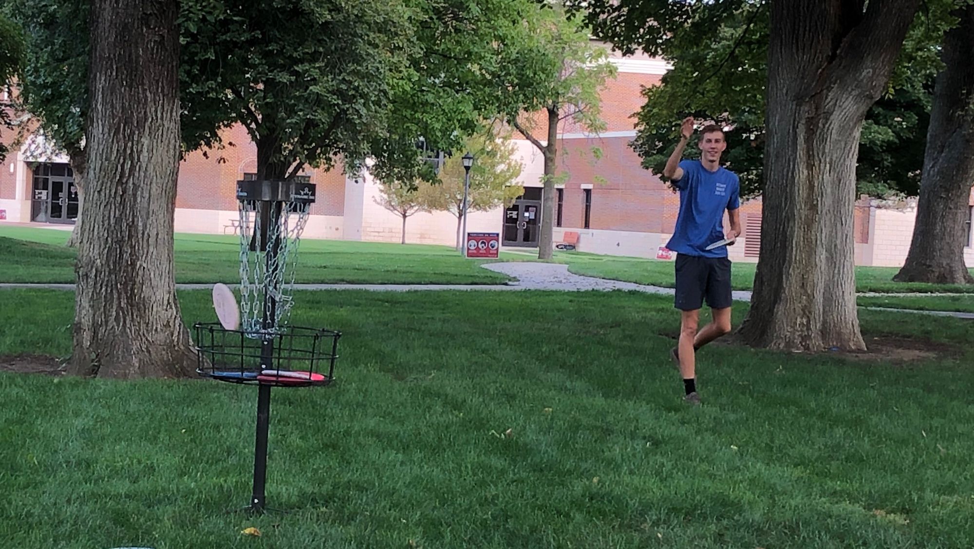 New campus club introduces Newman to disc golf