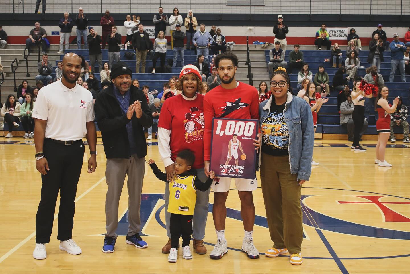 Men’s basketball player breaks school scoring record